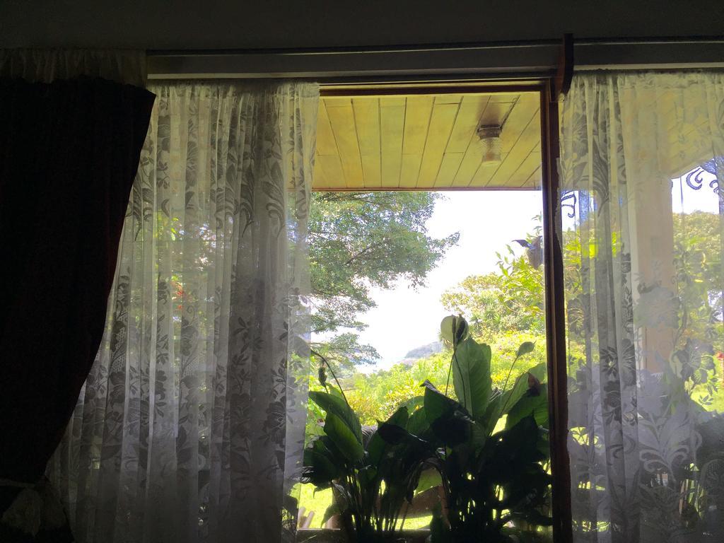 Chalet Nicholas Bed & Breakfast Nuevo Arenal Exterior photo
