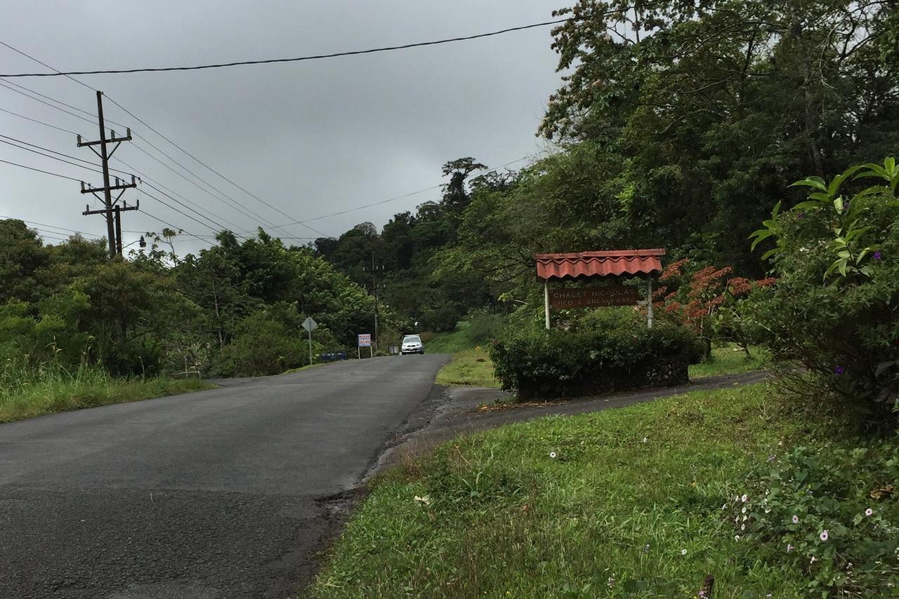 Chalet Nicholas Bed & Breakfast Nuevo Arenal Exterior photo